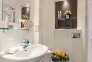Premium En Suite - Image 5